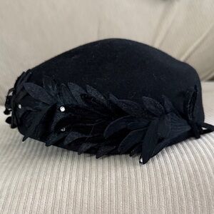 Elegant Black Feathered Women's Beret 100% wool